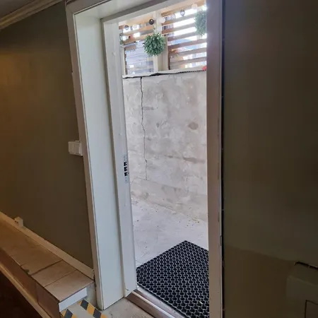 Kjellerleilighet Egen Inngang. * Stange