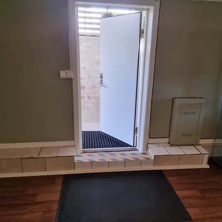 Kjellerleilighet Egen Inngang. דירה