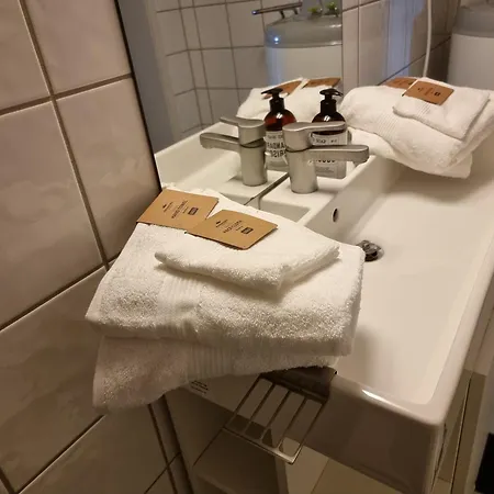 Kjellerleilighet Egen Inngang. דירה Stange