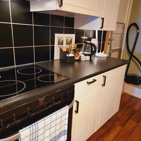 דירה Kjellerleilighet Egen Inngang.