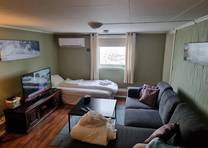 Kjellerleilighet Egen Inngang. Apartamento