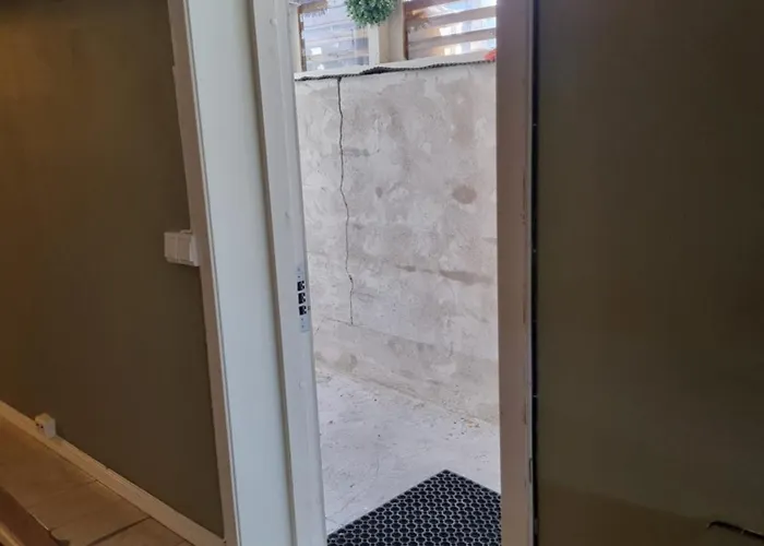 Kjellerleilighet Egen Inngang. * Stange