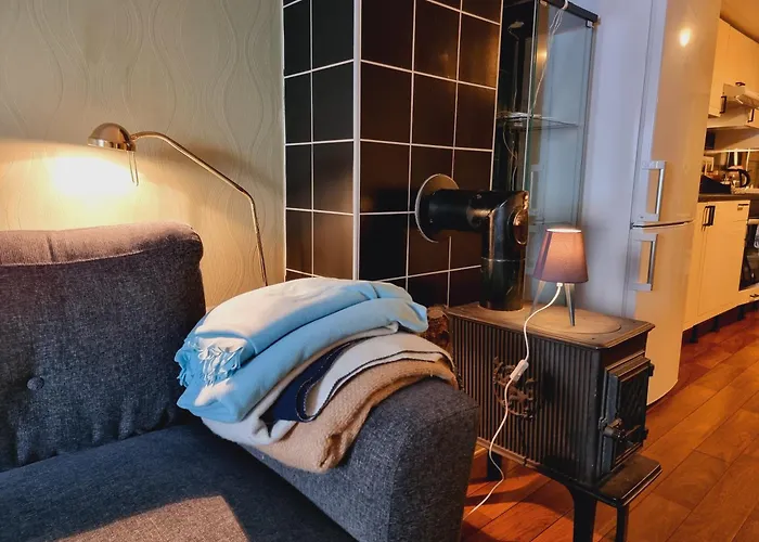 Lejlighed Kjellerleilighet Egen Inngang. Stange