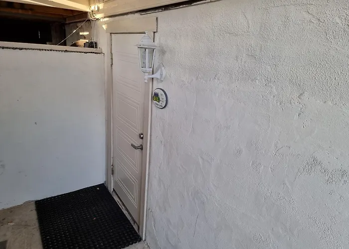 Kjellerleilighet Egen Inngang. *