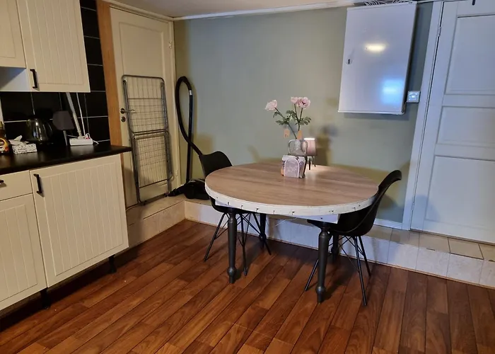Kjellerleilighet Egen Inngang. Apartamento Stange