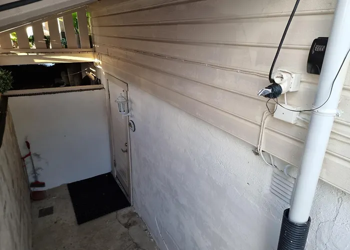 Lejlighed Kjellerleilighet Egen Inngang. Stange