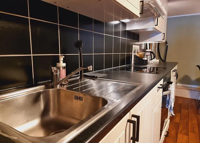 Kjellerleilighet Egen Inngang. *